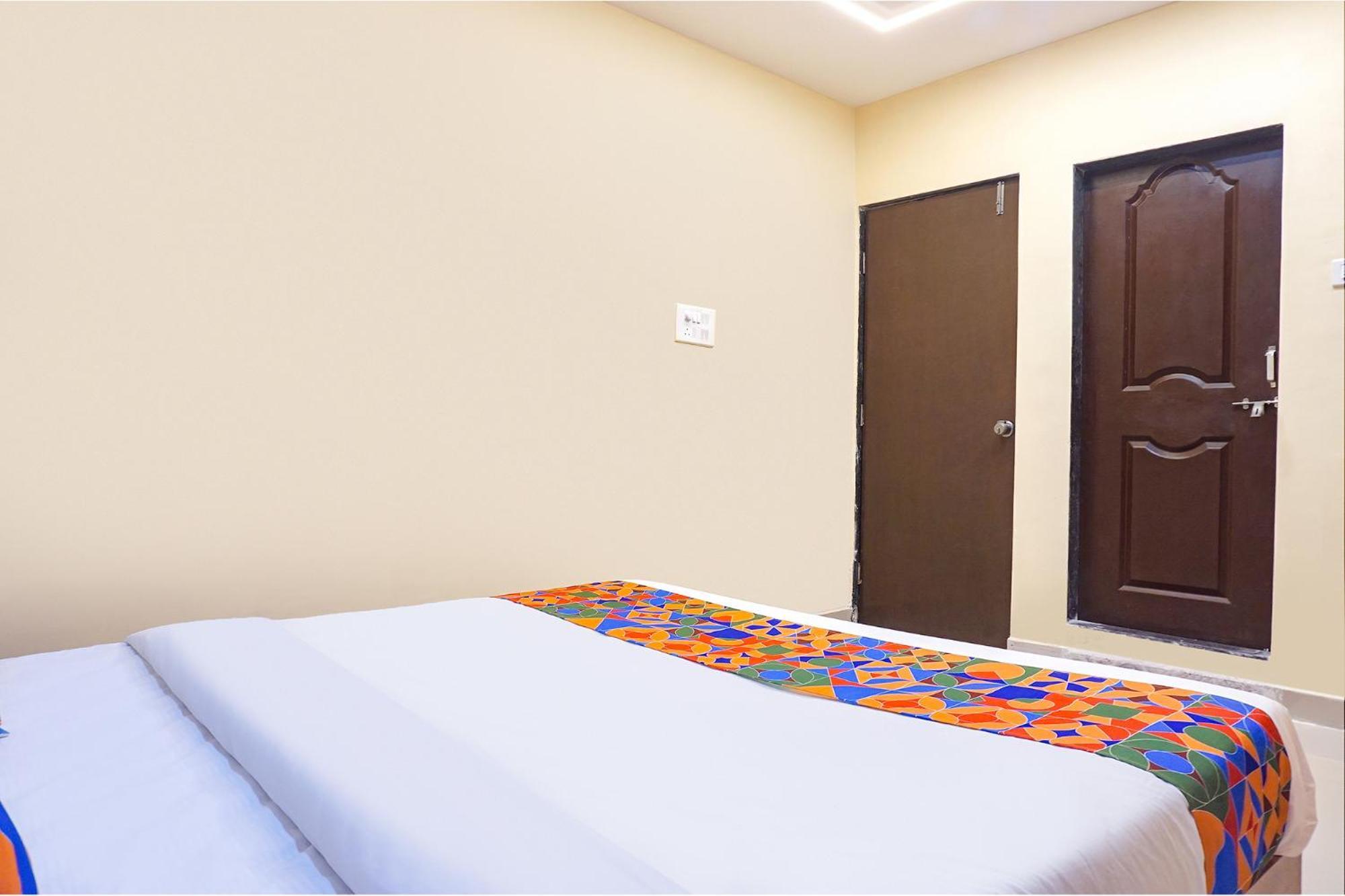 Fabhotel Falcon Inn -Behind The Dmart Baner Пюн Екстериор снимка