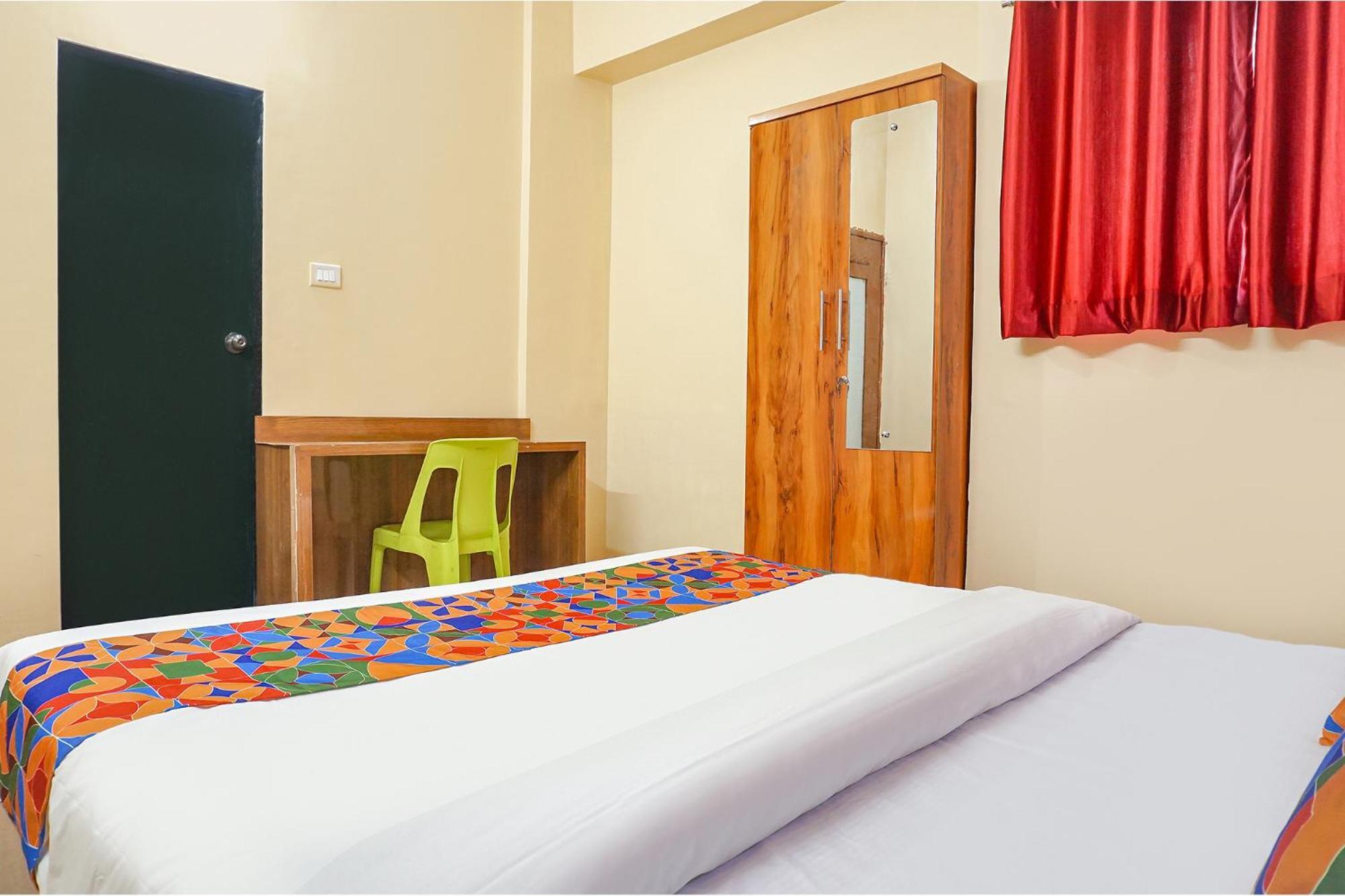 Fabhotel Falcon Inn -Behind The Dmart Baner Пюн Екстериор снимка