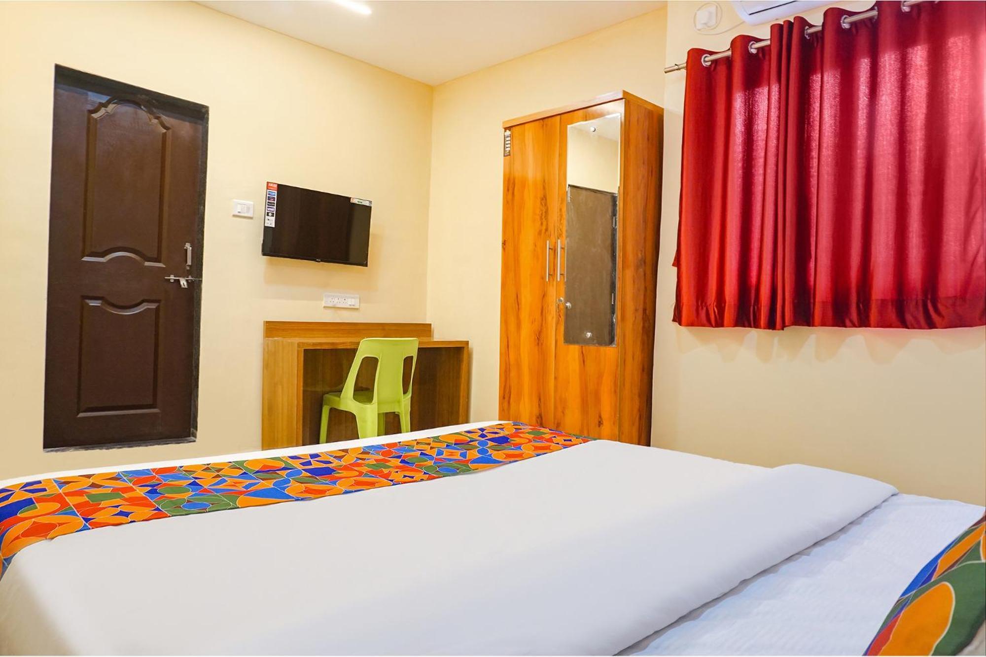 Fabhotel Falcon Inn -Behind The Dmart Baner Пюн Екстериор снимка