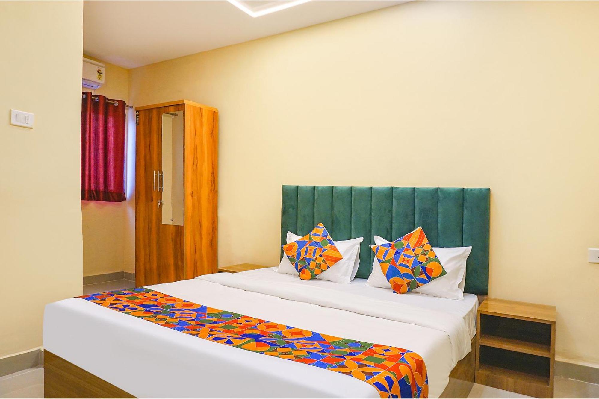 Fabhotel Falcon Inn -Behind The Dmart Baner Пюн Екстериор снимка